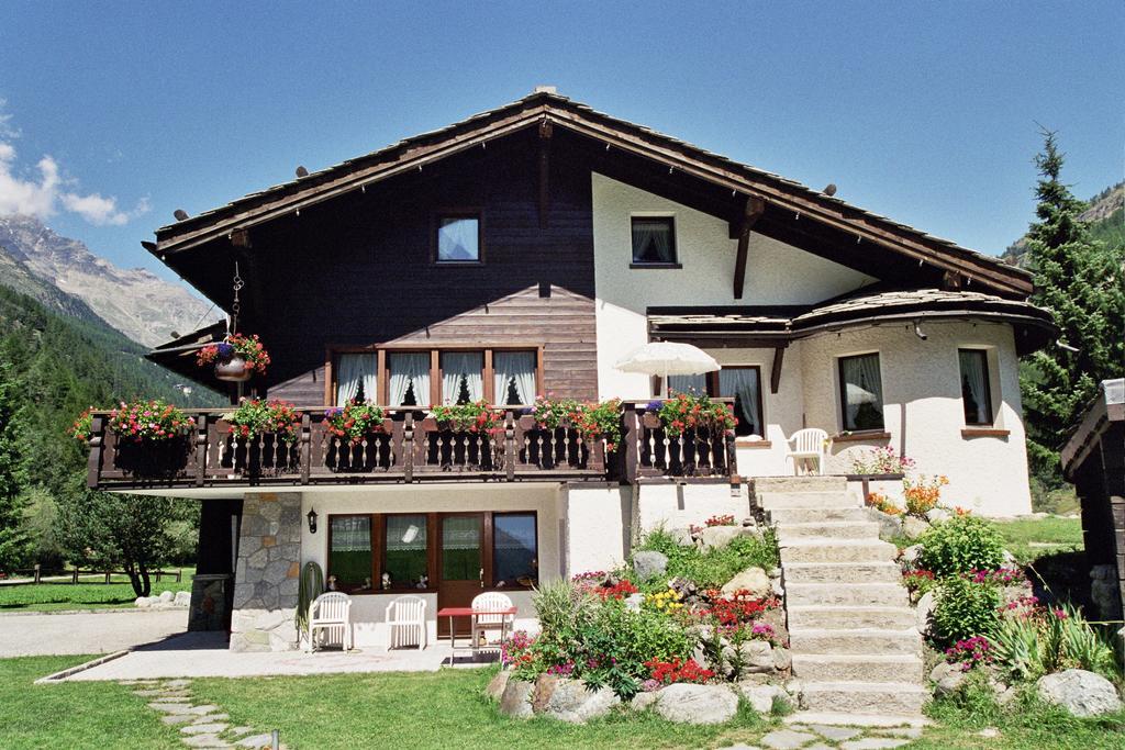 Haus Alpenstern Apartment Saas-Grund Ruang foto
