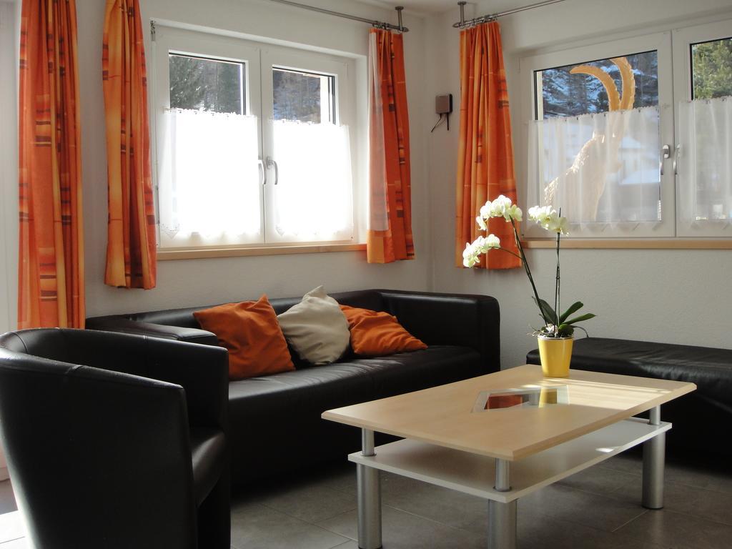 Haus Alpenstern Apartment Saas-Grund Ruang foto