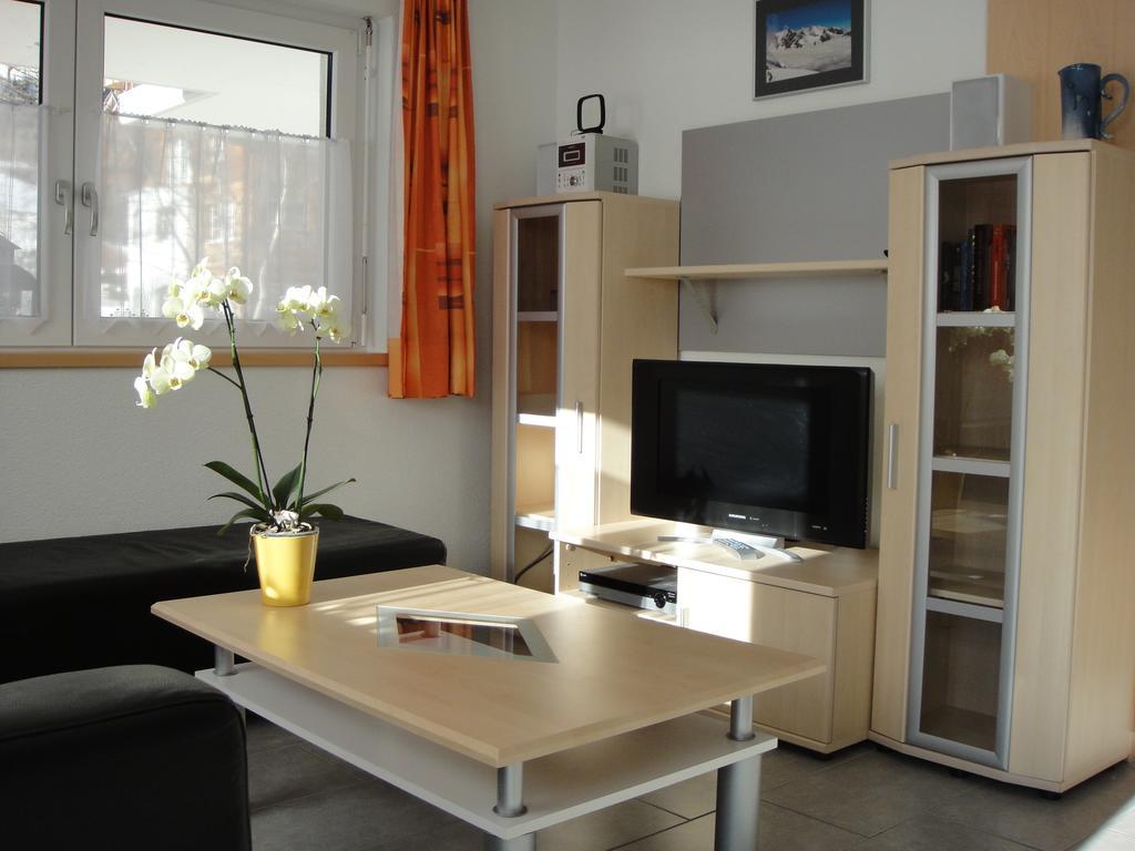 Haus Alpenstern Apartment Saas-Grund Ruang foto