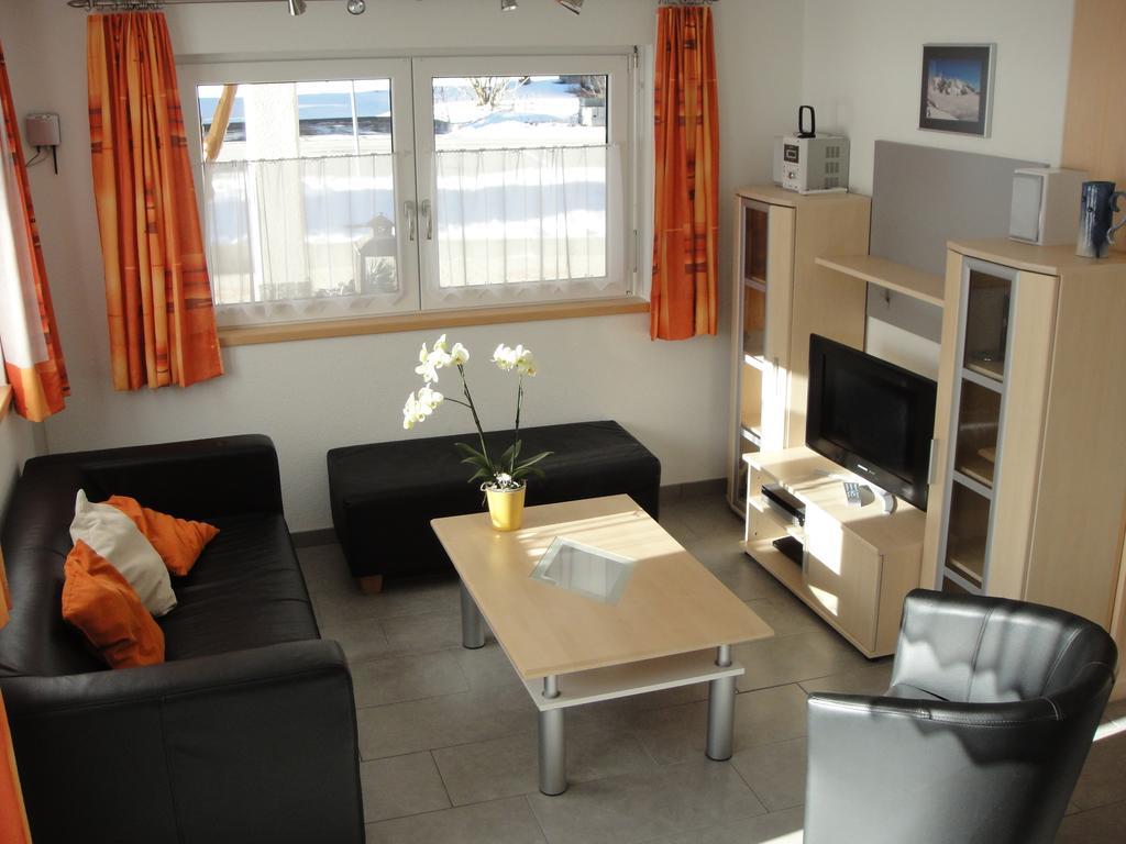 Haus Alpenstern Apartment Saas-Grund Ruang foto