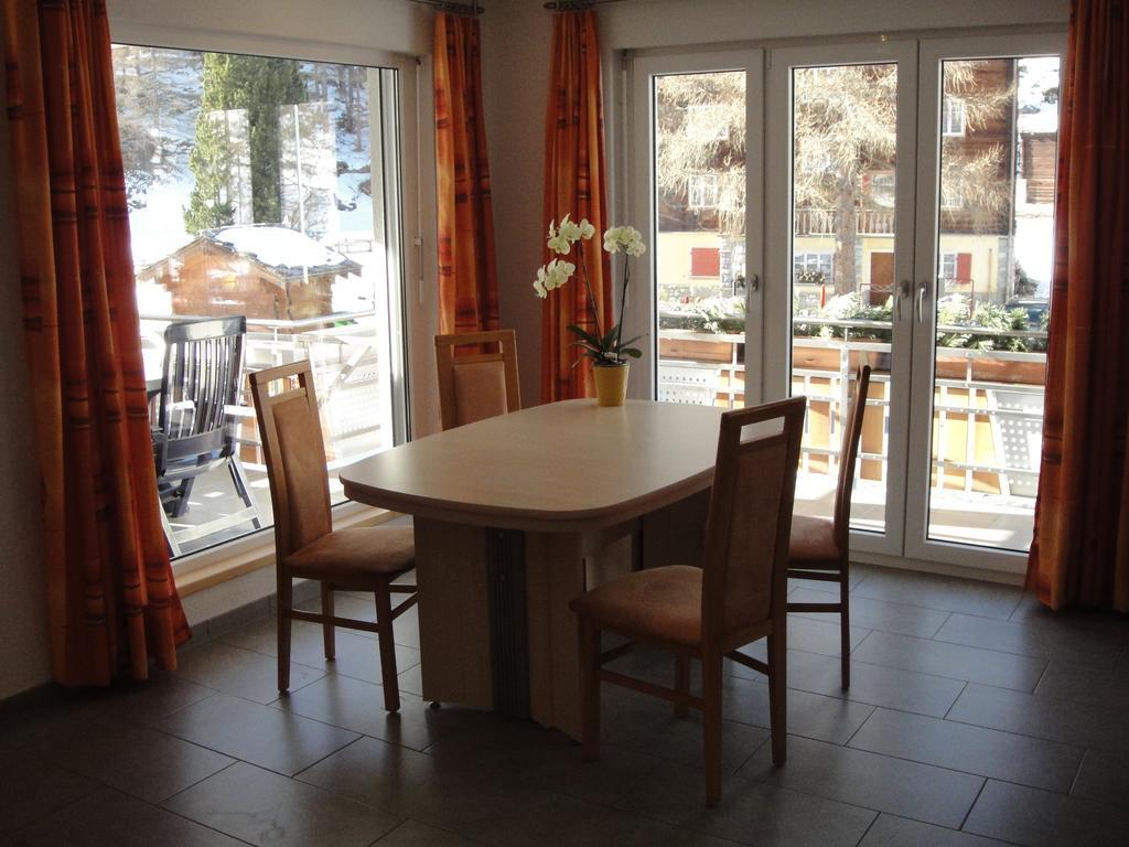 Haus Alpenstern Apartment Saas-Grund Ruang foto