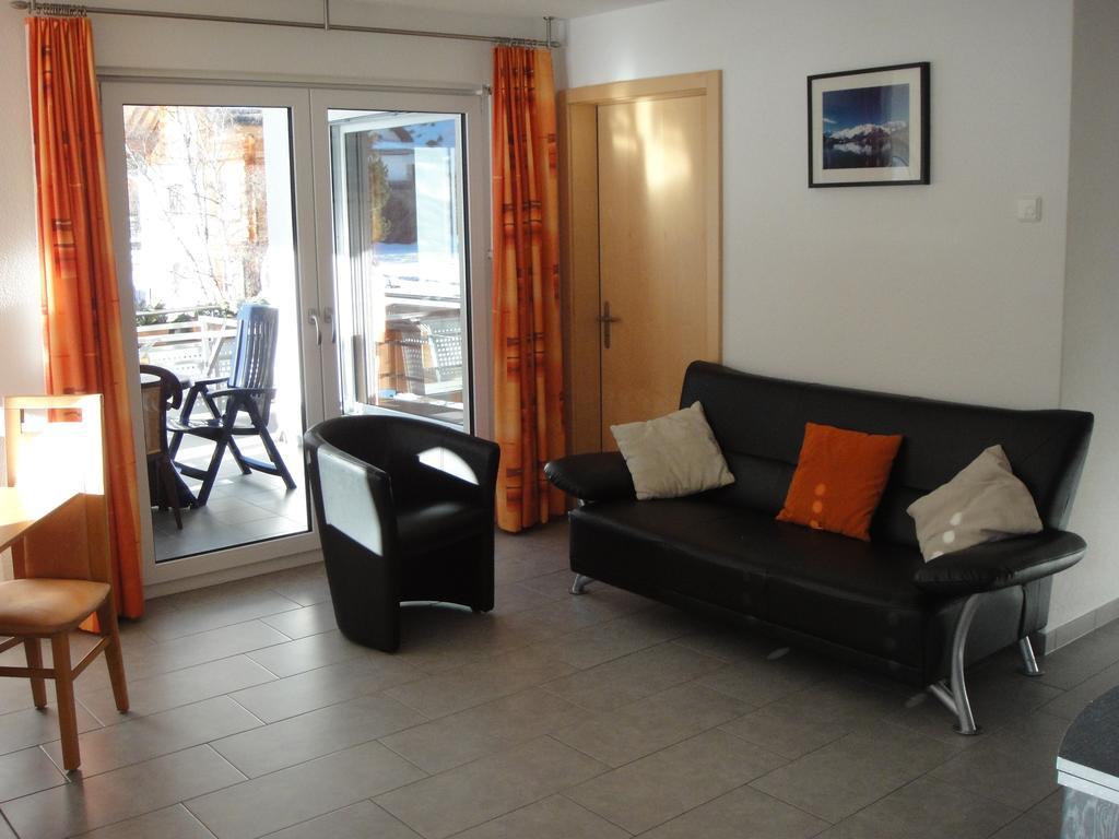 Haus Alpenstern Apartment Saas-Grund Ruang foto