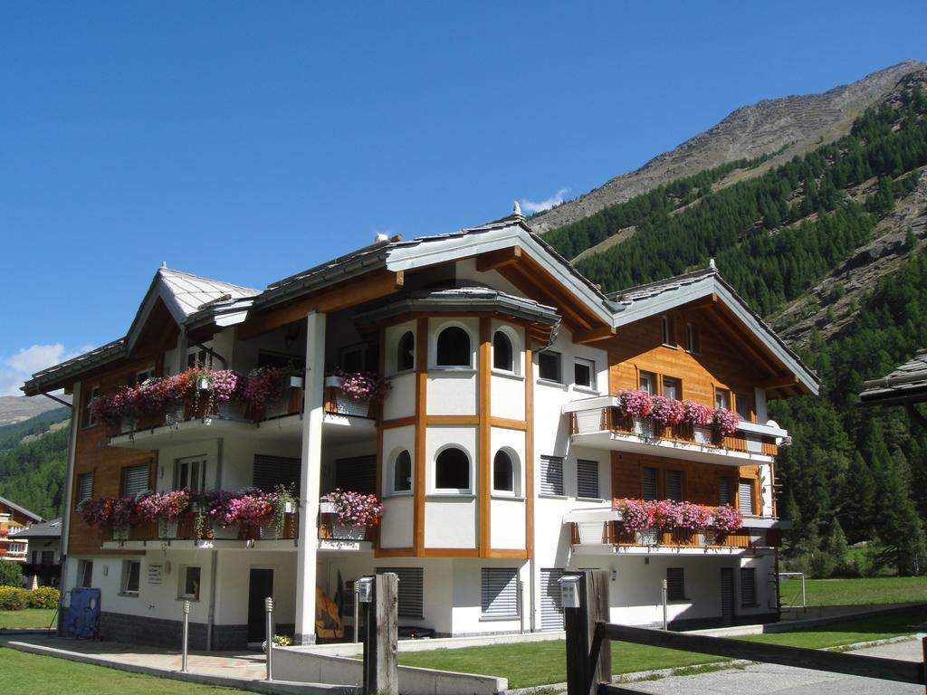 Haus Alpenstern Apartment Saas-Grund Bagian luar foto