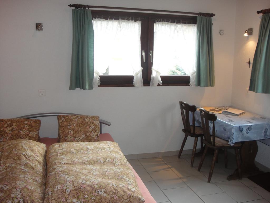 Haus Alpenstern Apartment Saas-Grund Ruang foto